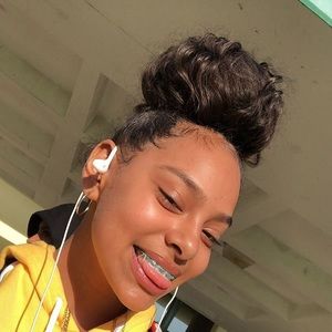 Meet your Posher, Layla